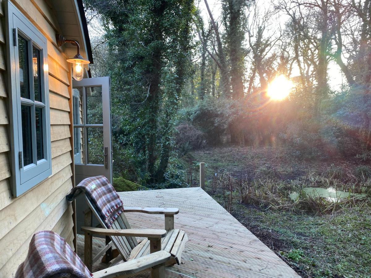 Chez Maurice Luxury Shepherds Hut With Bath And Hot Tub Kelling Экстерьер фото